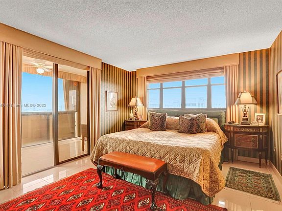 5th image of 1621 Collins Ave Penthouse 1002