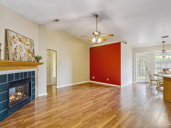 5th image of 2132 Oakstream Ave