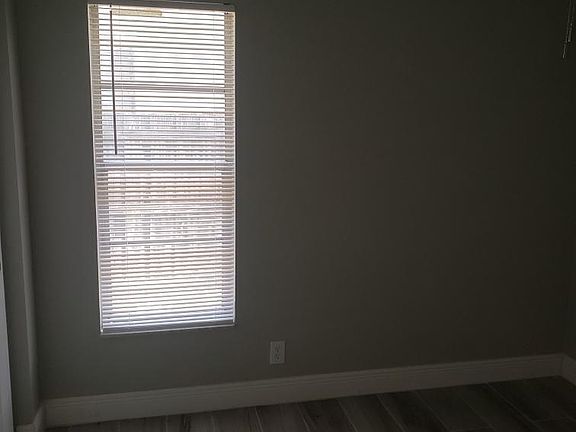 4th image of 1411 W Yukon St