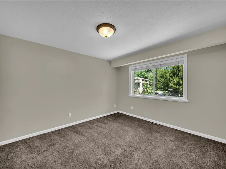 685 E Union Pines Ct — Photo 10