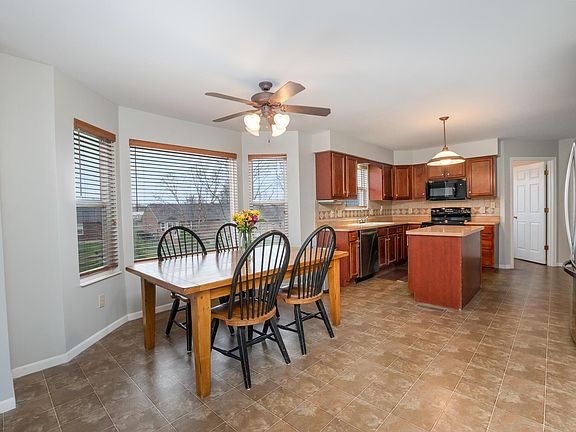 3rd image of 2787 Coachlight Ln