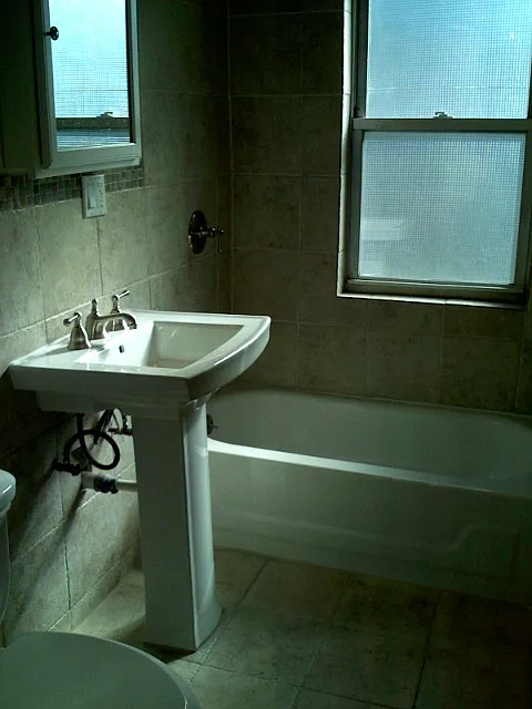 FULL BATHROOM