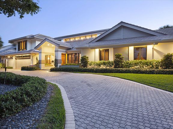 3rd image of 30 Bay Colony Dr
