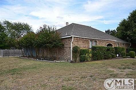5th image of 2321 Woodglen Dr