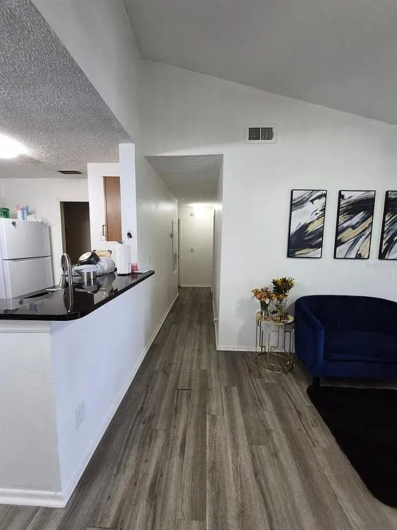2 bed, 1.0 bath, 870 sqft, $1,500 — Photo 4