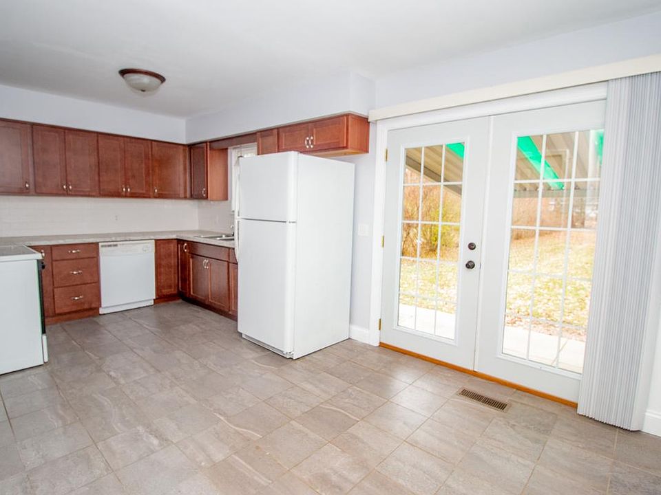 1st image of 2305 Park Ln