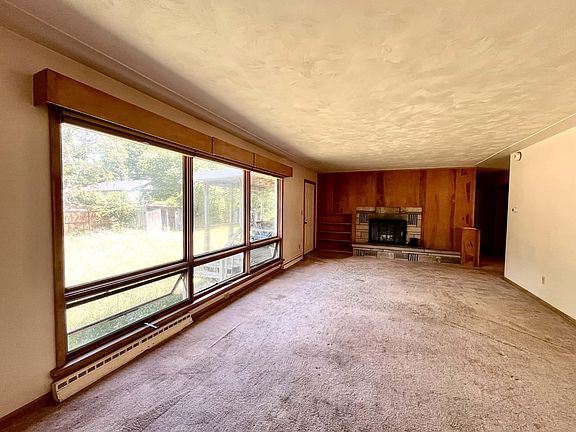 5th image of 4848 Whitney St