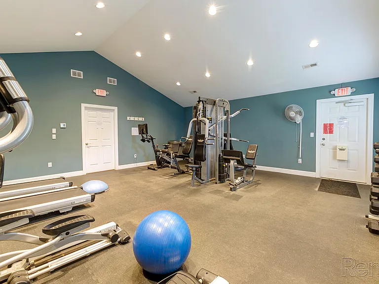 Arundel Apartments — Photo 16