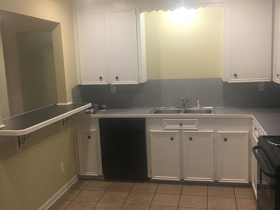 2nd image of 144 Irving St