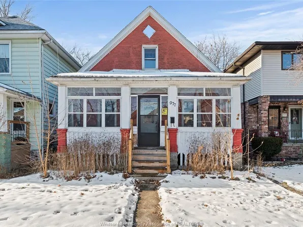 977 Gladstone Ave, Windsor, ON N9A 2R5