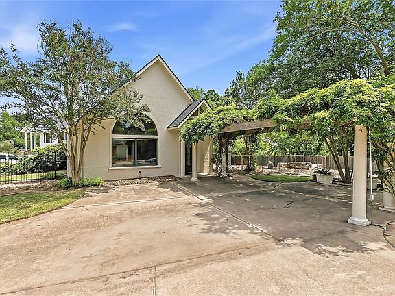 4th image of 2801 Briar Grove Cir