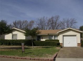 1110 Ralph St, Grand Prairie, TX 75051