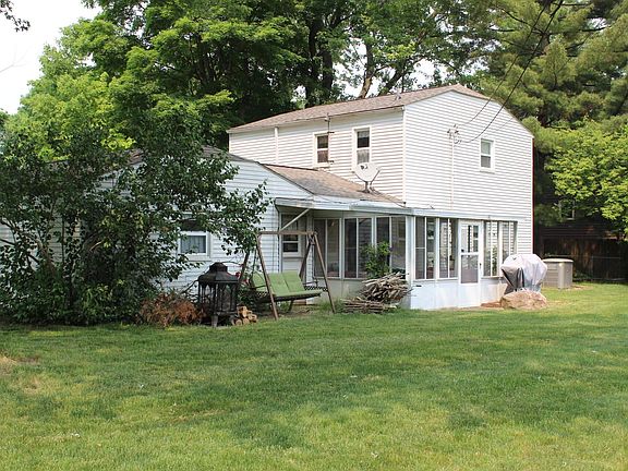 5th image of 165 Melody Ln