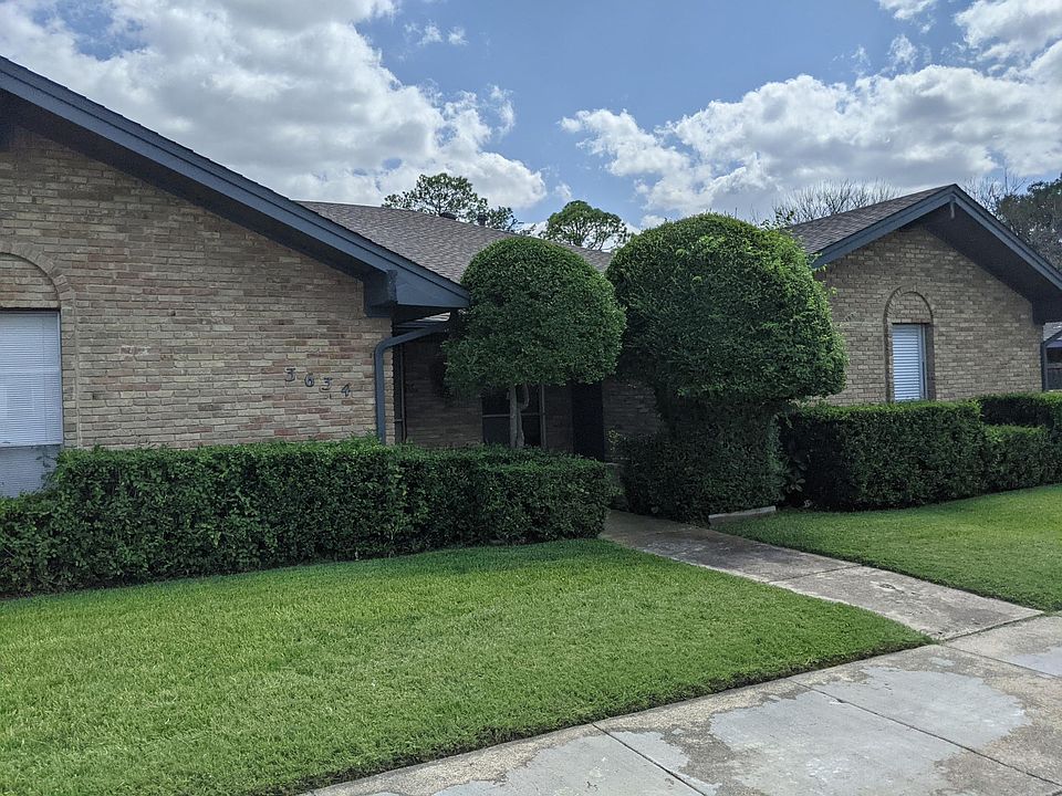 3632 Stables is the right hand side of the duplex