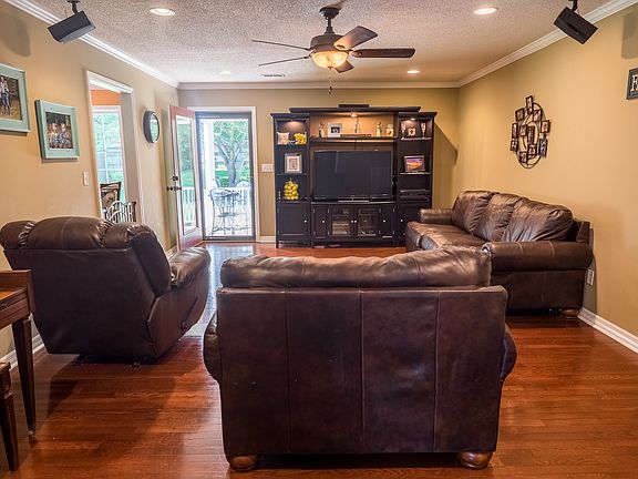 2nd image of 175 Oakview Dr