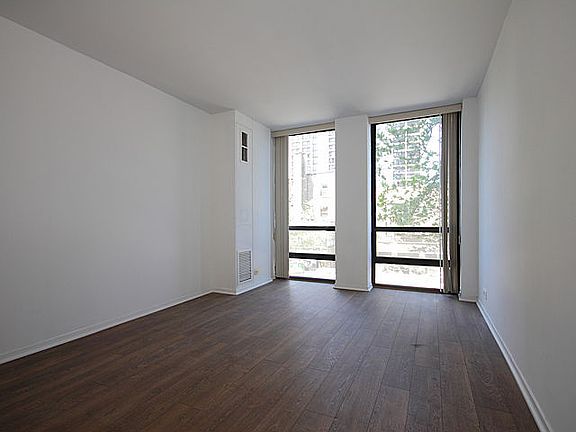 4th image of 1660 N La Salle Dr APT 206