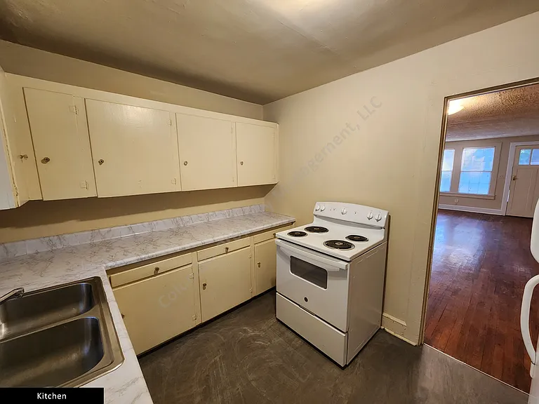 1419 McArthur Ave — Photo 7