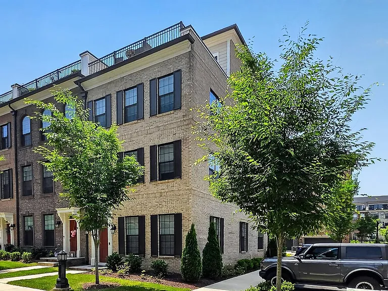 612 Leigh Way — Photo 4