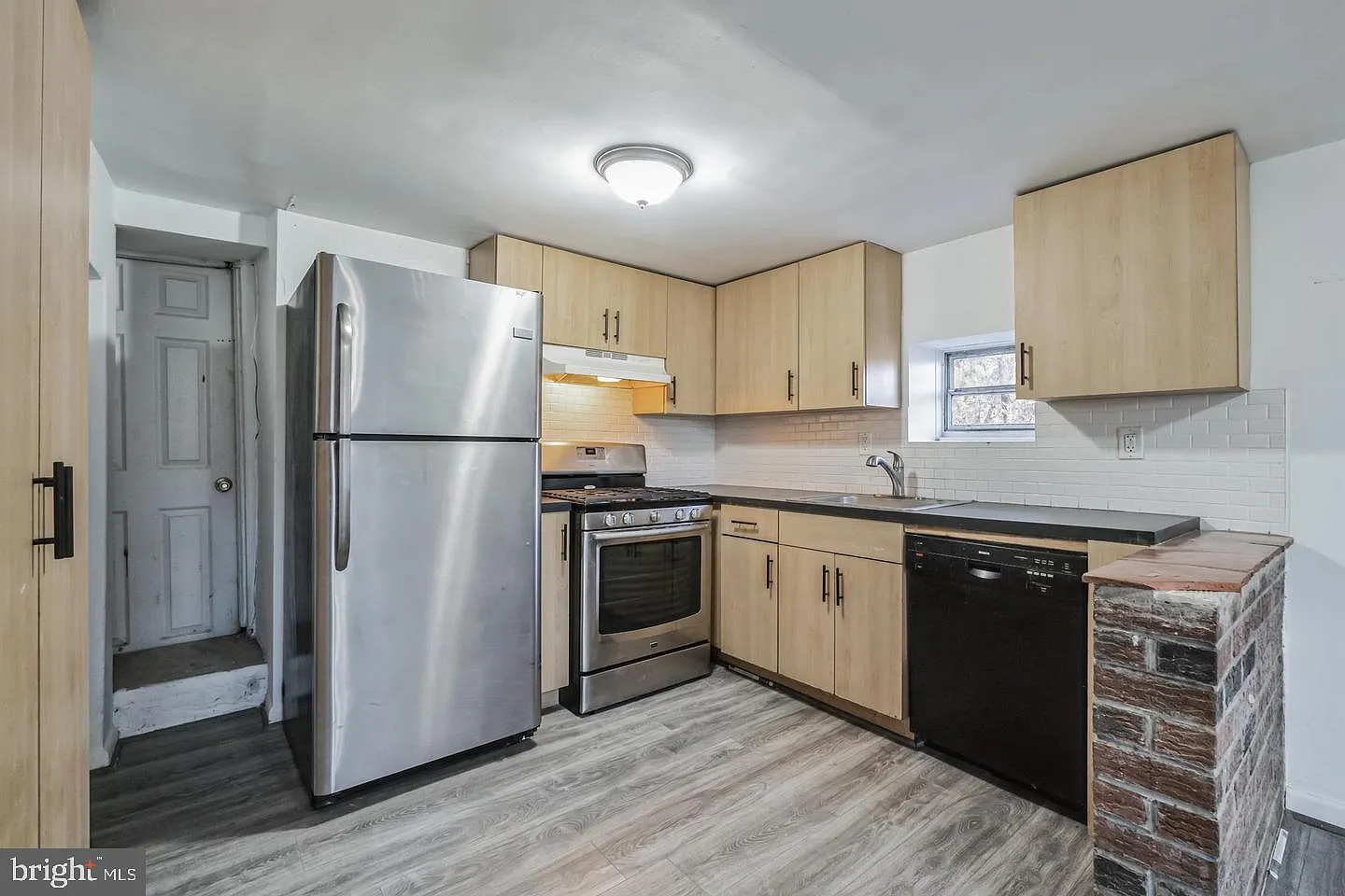 2 bed, 1.0 bath, 1344 sqft, $1,500 — Photo 2