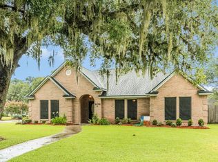 2279 Riveroaks Dr, West Columbia, TX 77486