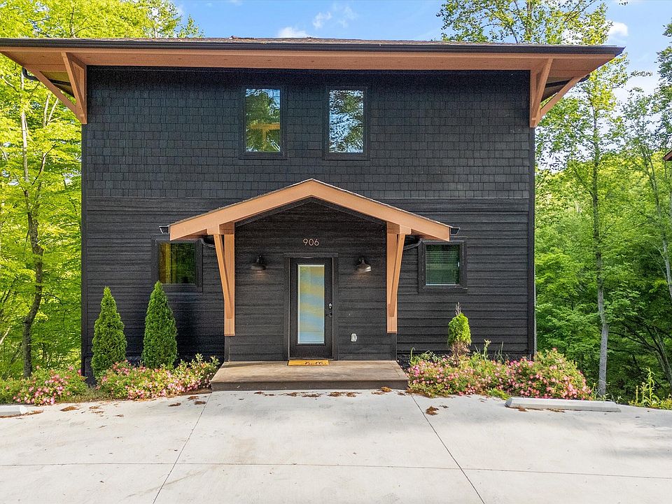 1st image of 906 Saddle Creek Way