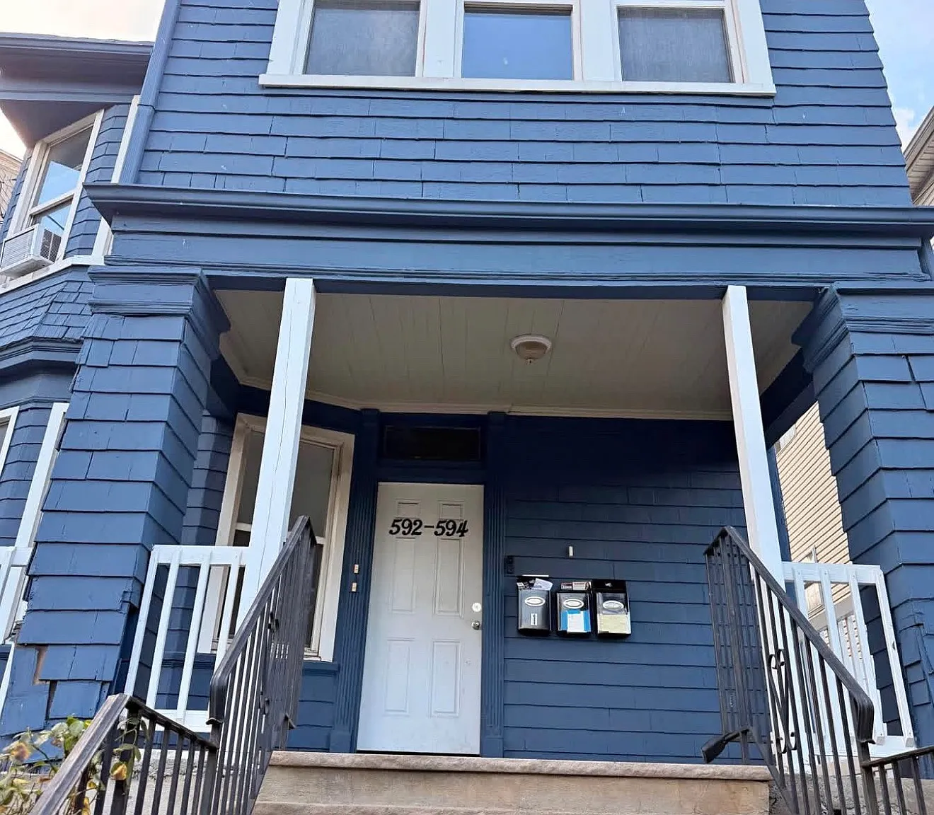 3 bed, $2,300 — Photo 1