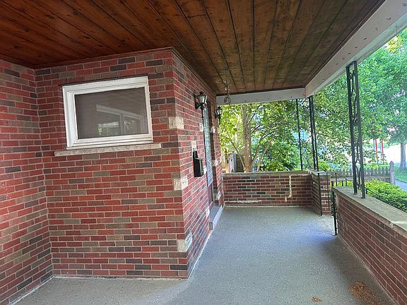 Charming entry porch