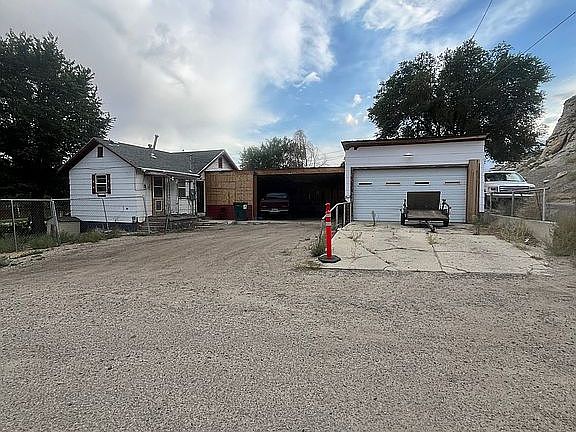 2nd image of 602 Dewar Dr