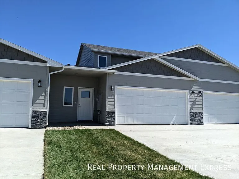 5414 S Dubuque Ave — Photo 2