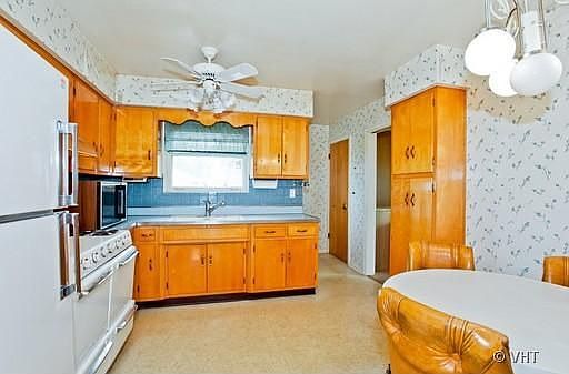 3rd image of 9140 Tripp Ave