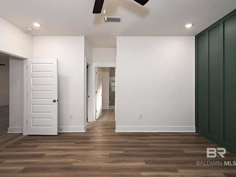231 Bronze St — Photo 17