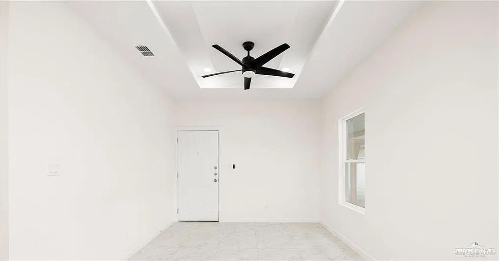 3 bed, 2.0 bath, 1030 sqft, $1,250 — Photo 4