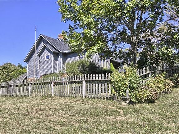 3rd image of 185 Adams Ln