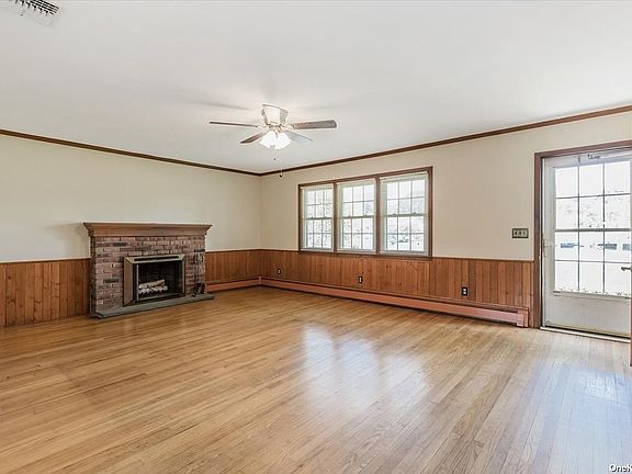3rd image of 300 Johnson Ave