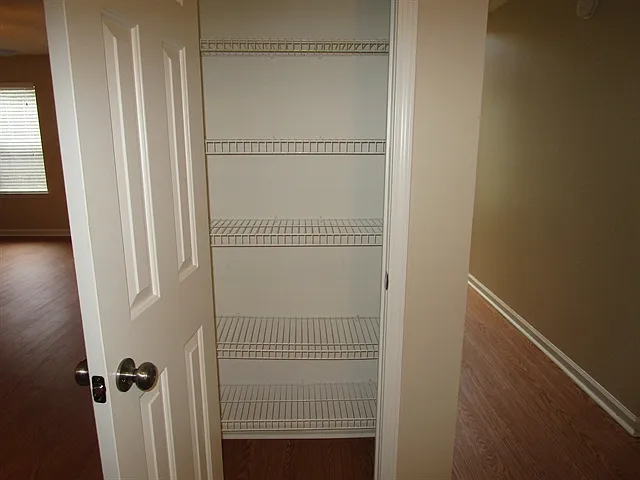 204 Carrie Dr — Photo 7