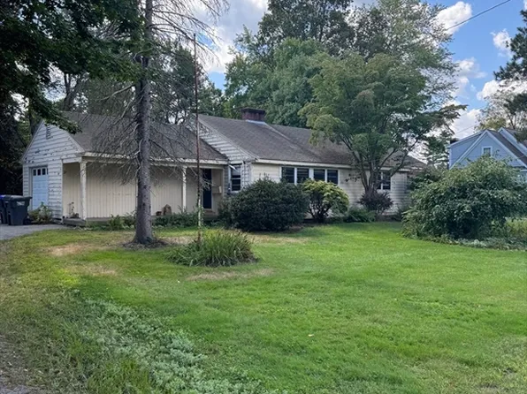 21 Pleasant St, Northborough, MA 01532