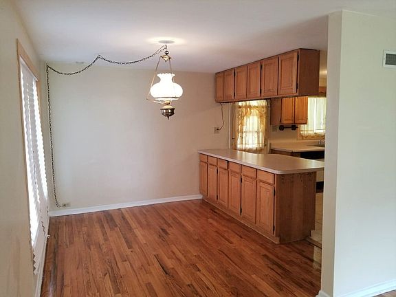4th image of 189 Dogwood St #189