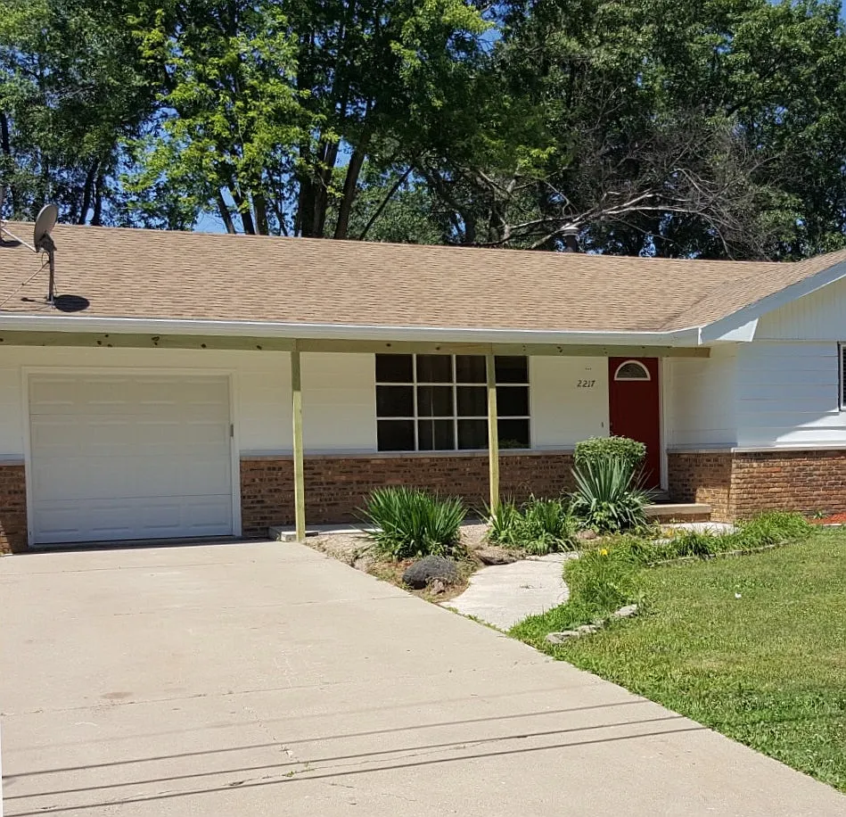 2217 N Ardell Pl photo 1