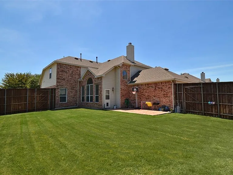 4401 Caledonia Creek Ln — Photo 11