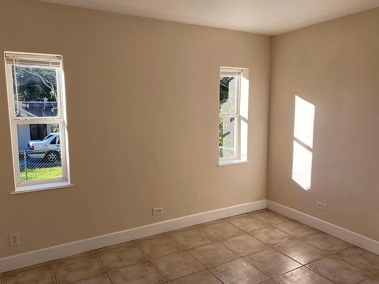 16743 Porter Ave — Photo 9