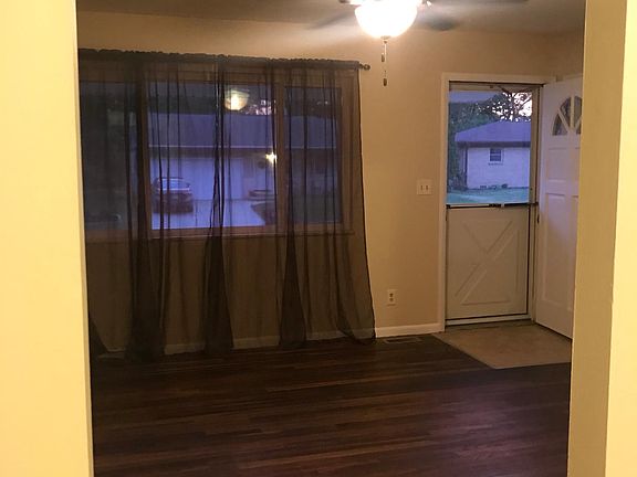 3rd image of 412 Hickory Ln #412