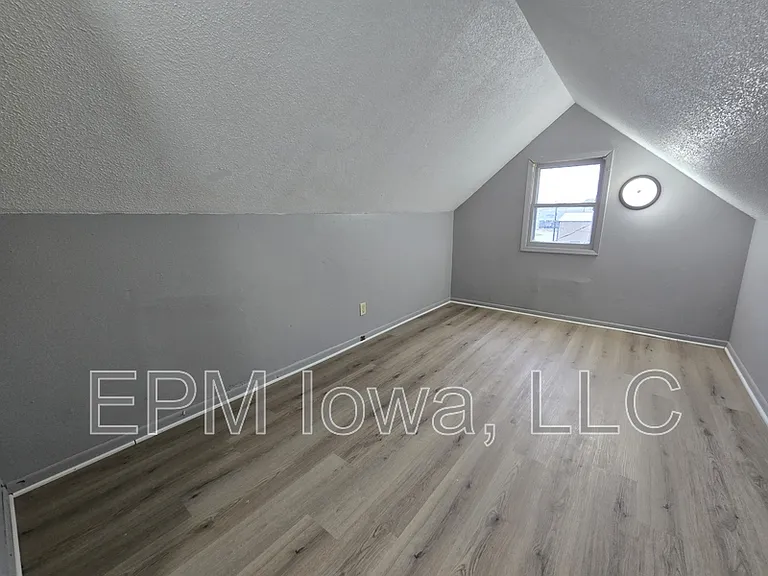 301 Rath St — Photo 10