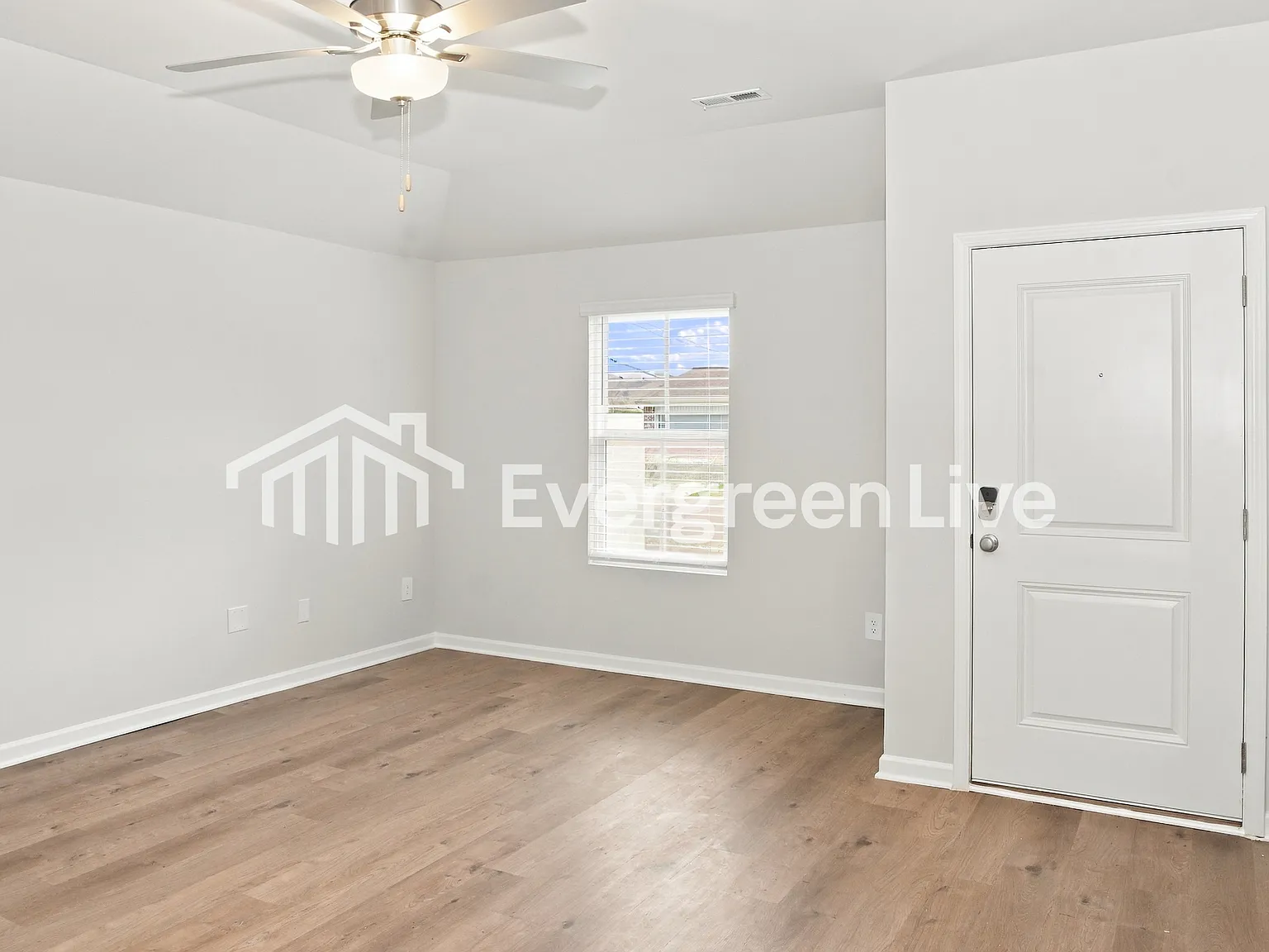 3 bed, 2.0 bath, 1216 sqft, $1,445 — Photo 3