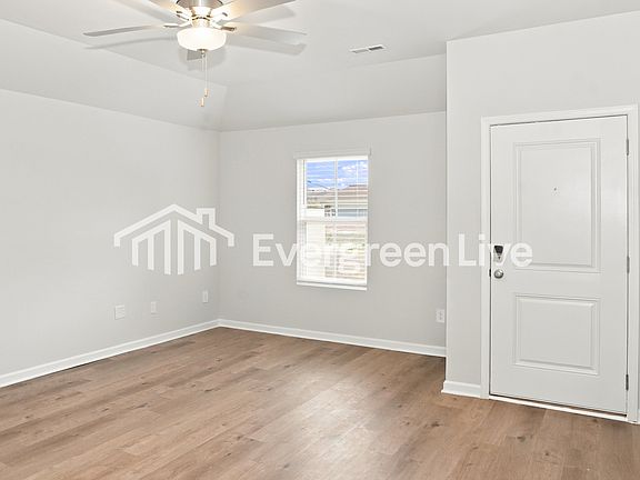 3rd image of 4024 McKenzie Dr SW