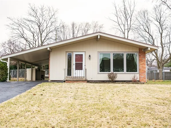 6 Birch Ln, Fairport, NY 14450