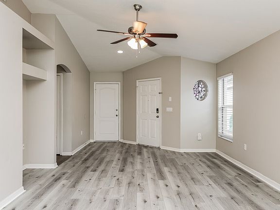 4th image of 1533 Marsh Wood Dr