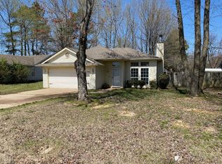 412 Greenmeadow Ln, Jonesboro, AR 72404