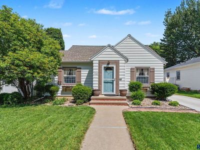 1704 S 6th Ave, Sioux Falls, SD, 57105
