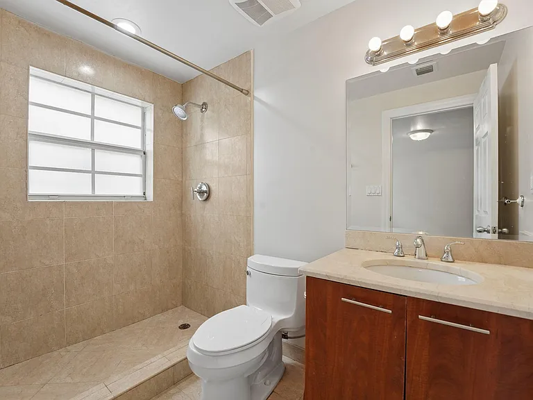 819 SW 7th Ave — Photo 23