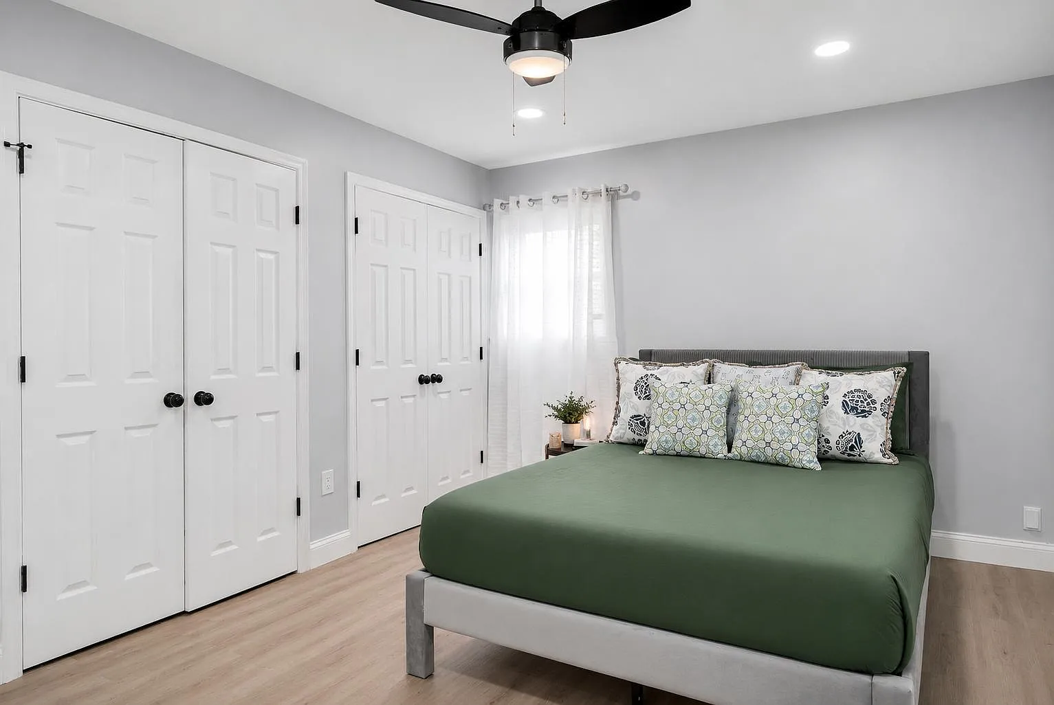 4 bed, 3.0 bath, 2700 sqft, $1,845 — Photo 1